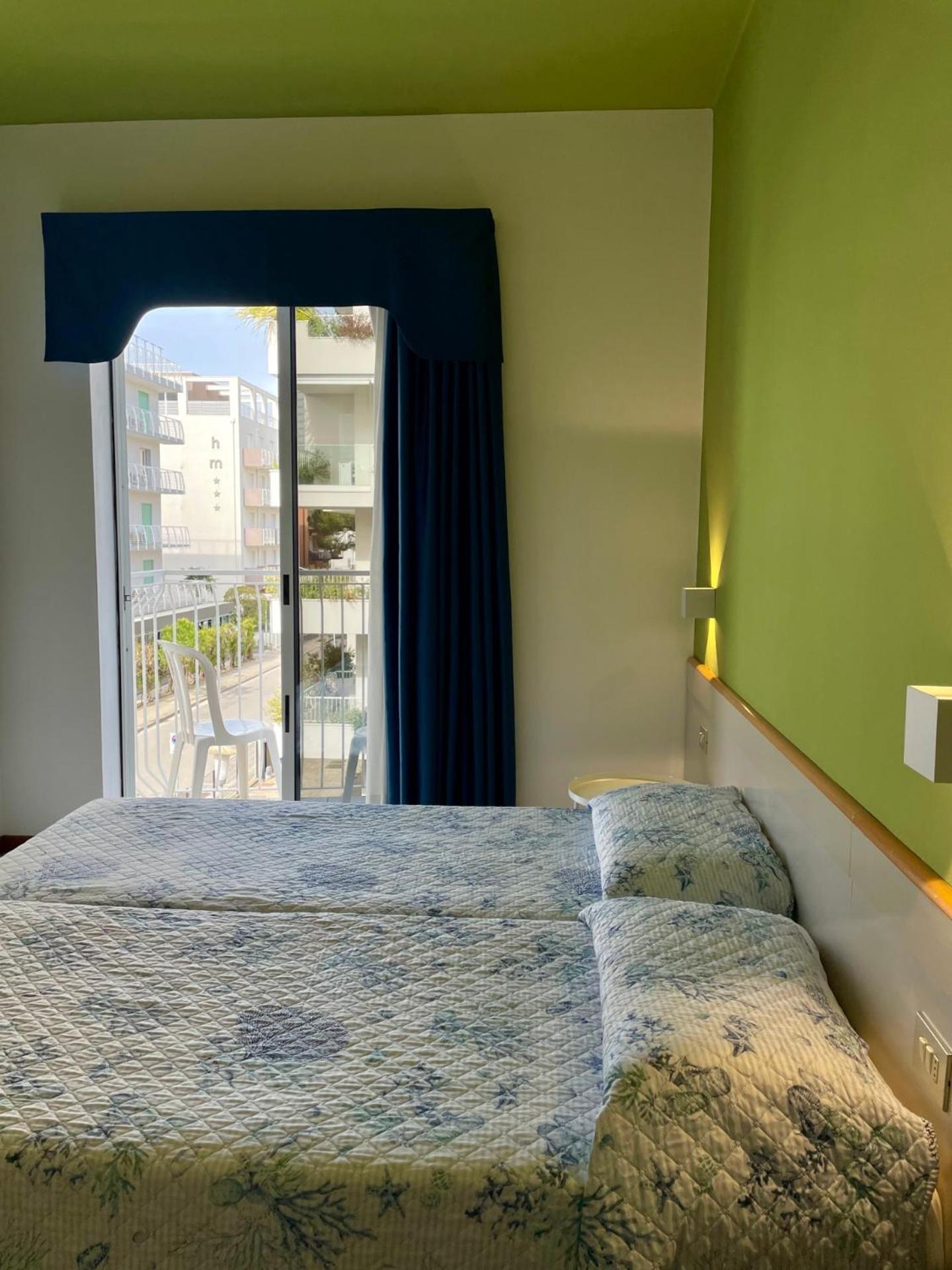 Hotel Portofino Лидо-ди-Езоло Экстерьер фото