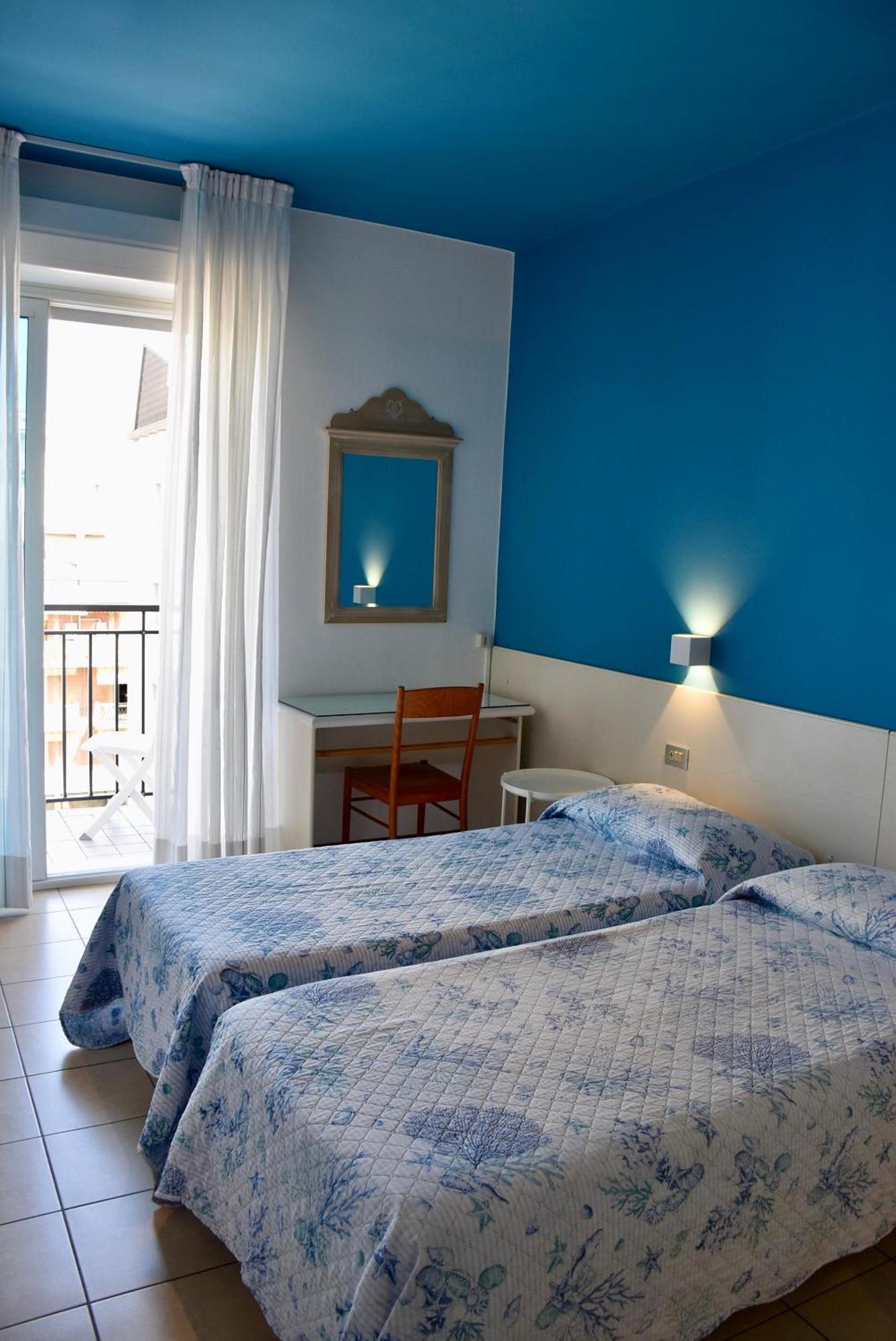 Hotel Portofino Лидо-ди-Езоло Экстерьер фото